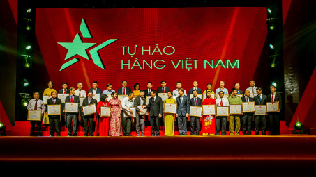 Trao bằng khen cho các cá nhân, tập thể có thành tích xuất sắc trong Cuộc vận động "Người Việt Nam ưu tiên dùng hàng Việt Nam"