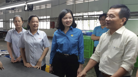 Thăm và trao quà cho người lao động nhân dịp Tháng Công nhân 2019