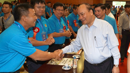 Thủ tướng gặp gỡ công nhân, lao động kỹ thuật cao