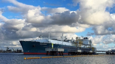 Nga xây dựng khu liên hợp vận chuyển LNG nổi