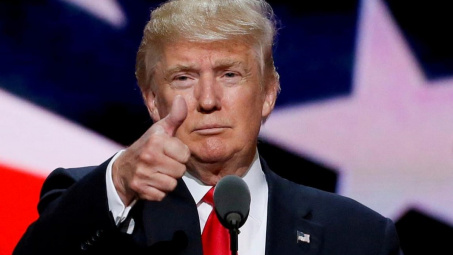 Tin ảnh: Ông Trump ghi điểm trước thềm tranh cử