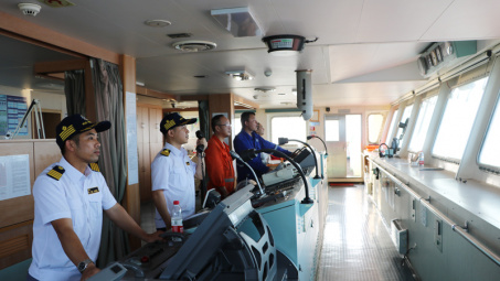 Hoa tiêu Vinacomin dẫn thành công tàu trọng tải trên 11,5 vạn tấn vào cảng Hòn Nét