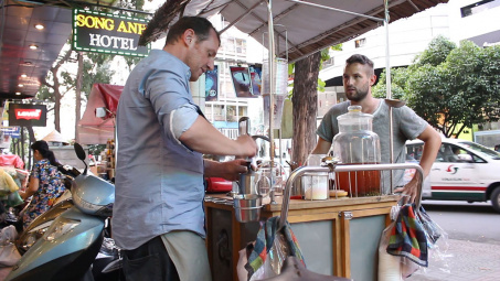 Đến Sài Gòn, thưởng thức quà rong của những "ông Tây" sành tiếng Việt