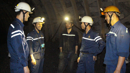 "Vững thêm bước chân đi vào lò…"