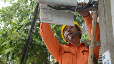 Tiếp tục nắng nóng, EVNNPC kêu gọi khách hàng sử dụng điện tiết kiệm, hiệu quả