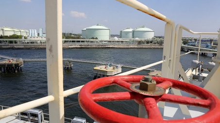 Eni và Total bán cổ phần cho Qatar Petroleum