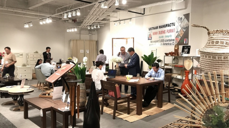 Gian hàng Việt Nam được bình chọn “Khu gian hàng đẹp” tại hội chợ đồ gỗ Mỹ