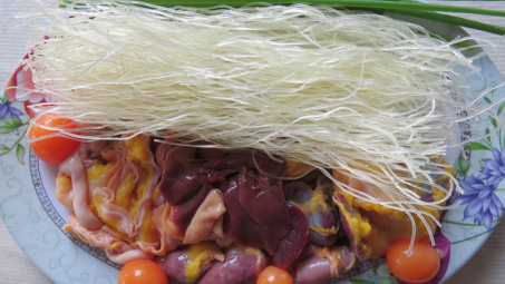 Nhớ tô lòng gà nấu miến