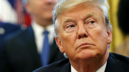 Tin ảnh: Ông Trump cùng chính quyền vô dụng