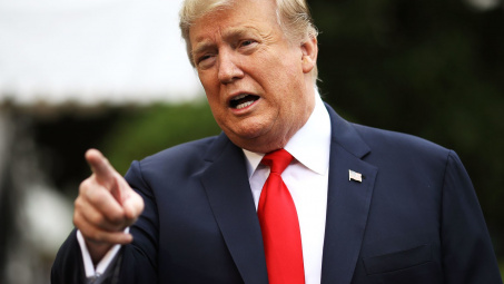 Tin ảnh: Ông Trump cạch mặt đại sứ Anh ở Washington