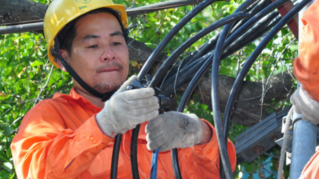"Mùa nhọc nhằn" của những người thợ điện
