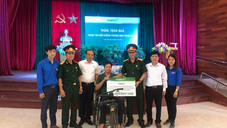 HABECO: Thăm, tặng quà tại Trung tâm điều dưỡng thương binh Thuận Thành