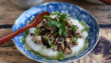 Tương truyền Việt Nam có món bánh "thần thánh", ăn 1 lần 4 bát là... có chồng