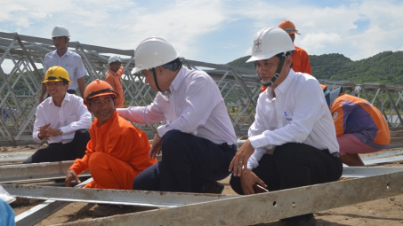 Căng sức đưa điện lưới quốc gia ra đảo Tiên Hải