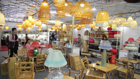 Điều đáng mừng từ xuất khẩu túi xách, va li, gốm sứ, mây tre