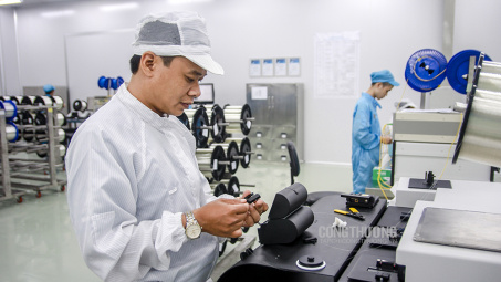 [VIDEO] Việt Nam có nhà máy sợi quang đầu tiên