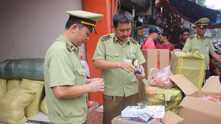 Liên tiếp phát hiện, thu giữ lượng lớn bánh trung thu không nguồn gốc