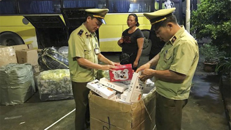 Tạm giữ hơn 1 nghìn chiếc bánh Trung thu nhập lậu vào Việt Nam
