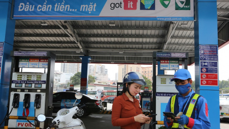 PVOIL hoàn thiện phương thức thanh toán điện tử cho khách mua xăng dầu