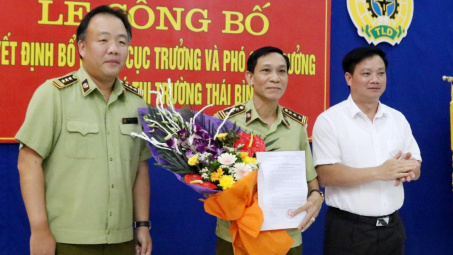 Thái Bình: Công bố quyết định bổ nhiệm Cục trưởng và Phó Cục trưởng Cục Quản lý thị trường tỉnh.