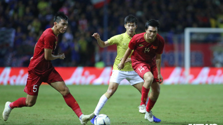 Thủ tướng gọi điện động viên, chúc tuyển Việt Nam đánh bại Thái Lan