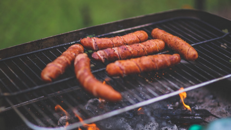 Quá nhiều tác hại trong 1 xiên xúc xích