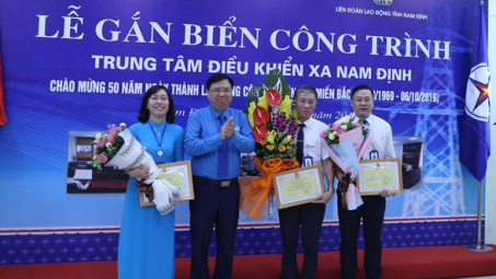 Nam Định: Gắn biển công trình Trung tâm Điều khiển xa chào mừng 50 năm thành lập EVNNPC