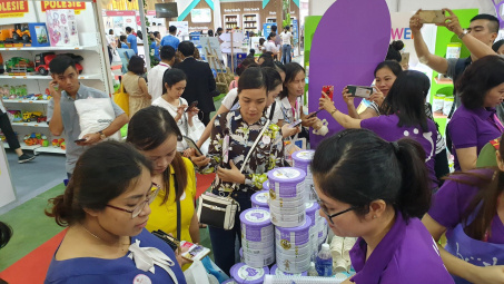 Triển lãm sản phẩm cho mẹ và bé thu hút lớn người tiêu dùng thủ đô
