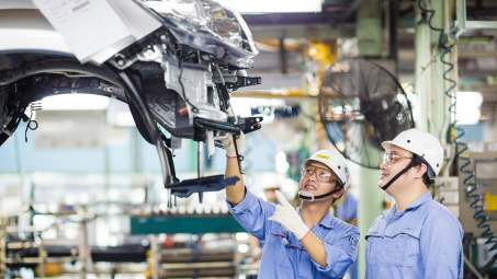 Bộ Công Thương chuốt “vũ khí” giúp xe nội “đấu” xe nhập khẩu