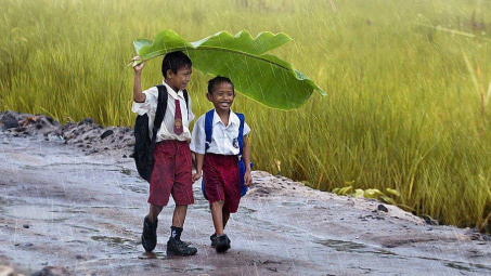 Hôm qua em tới trường