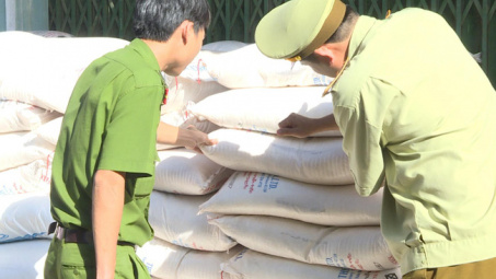Tạm giữ 5,1 tấn đường tinh luyện không có giấy tờ hợp pháp