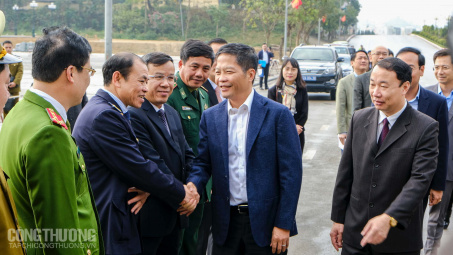 Bộ trưởng Trần Tuấn Anh kiểm tra tình hình thương mại biên giới tại Lạng Sơn trước thềm năm mới