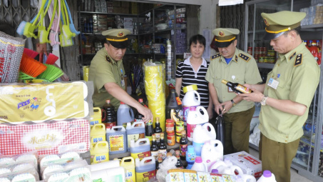 Qua đường dây nóng, lực lượng QLTT triệt phá hàng trăm vụ vi phạm