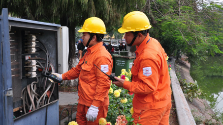 Ngành điện Hà Nội bố trí 13.000 ca trực để đảm bảo điện ngày Tết
