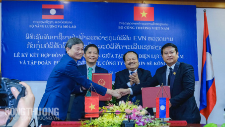 Việt Nam - Lào ký kết 5 hợp đồng mua bán điện