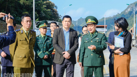Thông quan nông sản tại cửa khẩu phía Bắc: Bộ Công Thương theo dõi sát tình hình