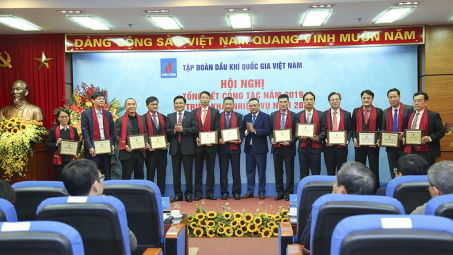 Giữa những khó khăn, PVN vẫn “cán đích” ngoạn mục