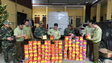 Cận Tết, QLTT Lạng Sơn thu giữ pháo lậu số lượng “khủng”