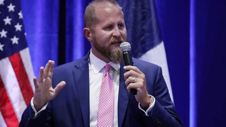 [Quốc tế nổi bật] Cố vấn ông Trump rút lui