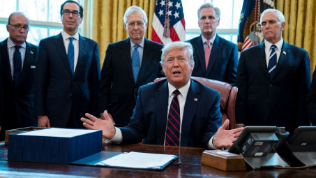 Ông Donald Trump bất ngờ đề xuất gói cứu trợ kinh tế 1.800 tỷ USD