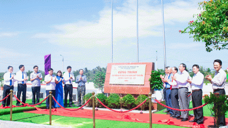 TKV: Gắn biển công trình cải tạo môi trường cụm kho cảng Điền Công