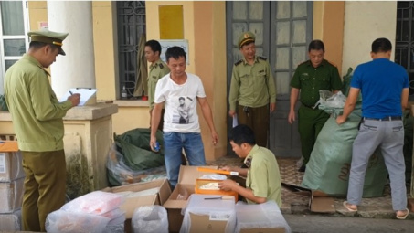 Thu giữ hơn 1.000 sản phẩm giả mạo các nhãn hiệu nổi tiếng