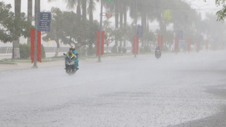 Thời tiết 14-10: Bão số 7 áp sát đất liền, Bắc bộ và Bắc Trung bộ mưa lớn