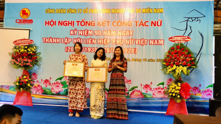 CASUMINA: Khen thưởng 90 nữ công nhân lao động