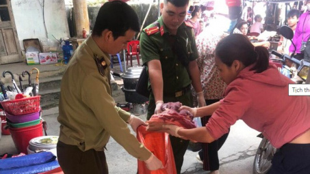 Tịch thu, tiêu hủy lượng lớn thịt lợn đang bốc mùi hôi thối tại Hà Giang