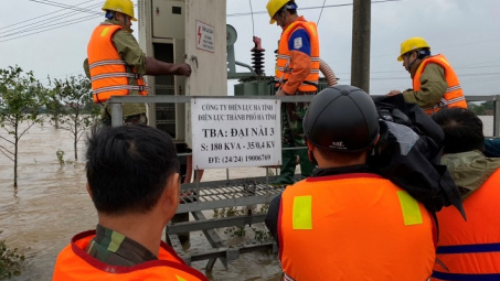 PC Hà Tĩnh: Nỗ lực cấp điện trở lại sau mưa lũ
