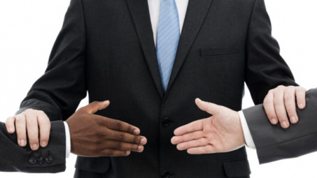 Mối quan hệ giữa các điều khoản giải quyết tranh chấp trong hợp đồng mua bán hàng hóa quốc tế