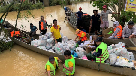 Saigon Co.op giảm giá hàng hóa, nhận đơn giao hàng trực tiếp đến tâm bão Miền Trung