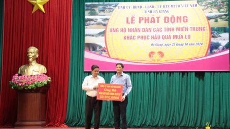 Petrolimex Hà Giang ủng hộ 100 triệu đồng khắc phục hậu quả mưa lũ