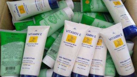 Xử phạt và buộc tiêu hủy gần 800 sản phẩm mỹ phẩm không rõ nguồn gốc